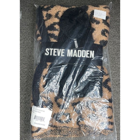 Steve Madden PomPom Beanie & Leopard Print Knit Scarf 2-Piece Set New Nwt hat gi - Picture 3 of 6